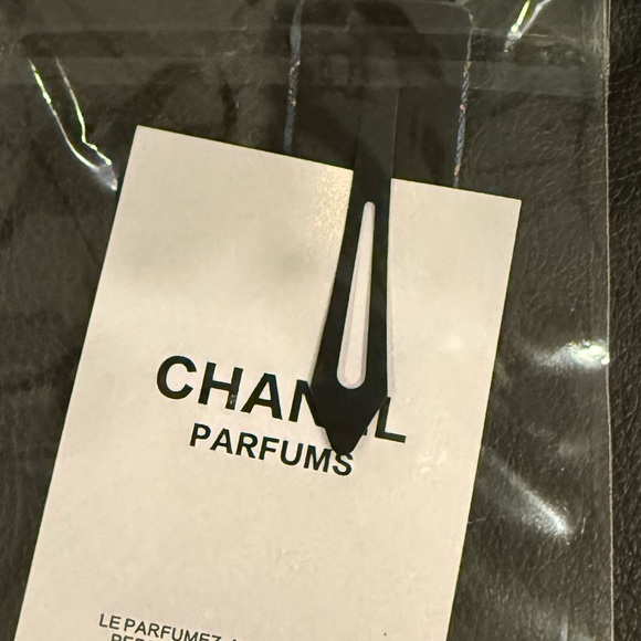 Authentic Chanel Denim Quilted Hair Clip GWP New - Picture 4 of 6